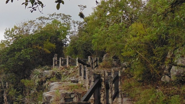  深入峡谷深处